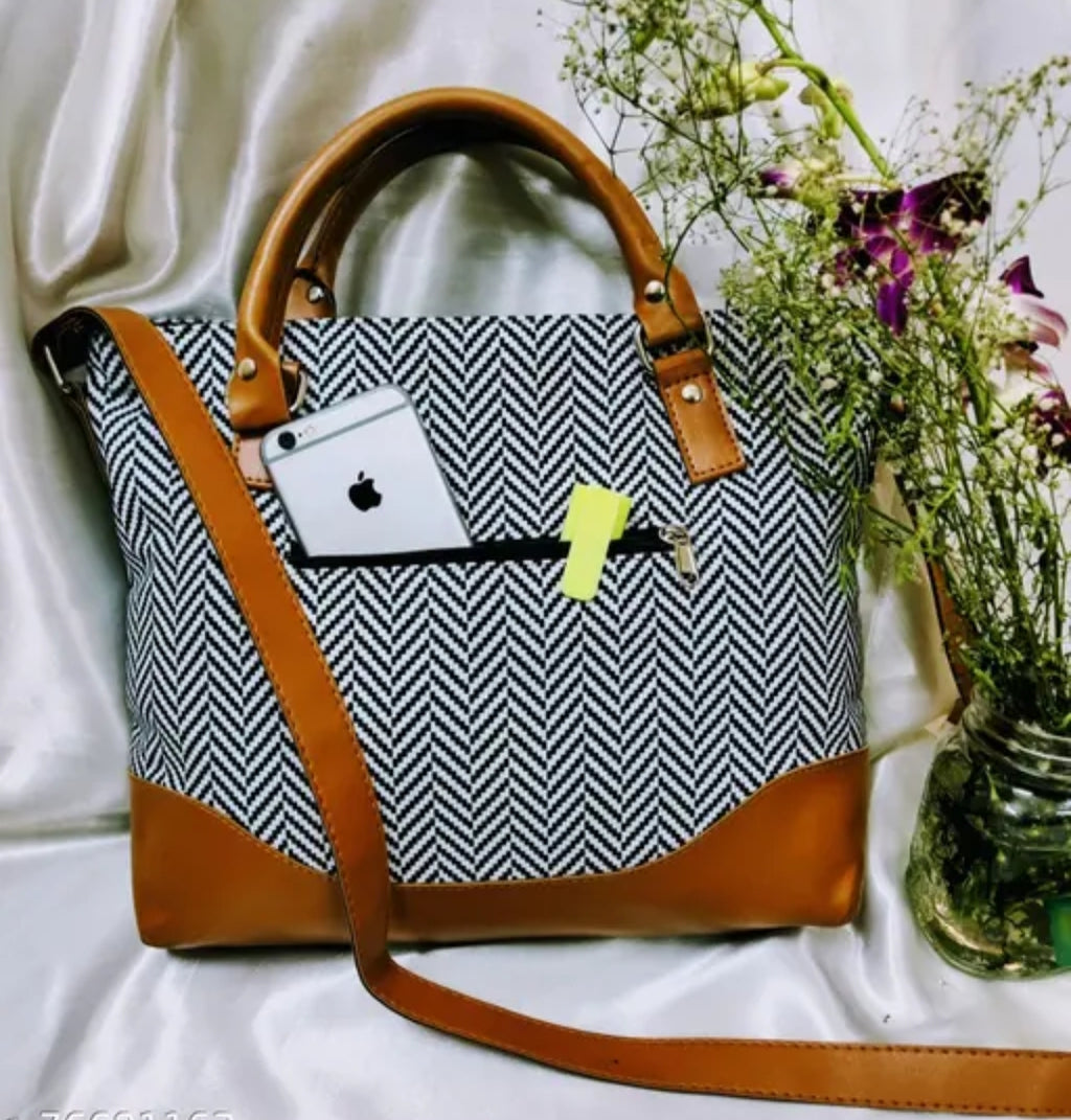 BEAUTIFUL CHEVRON PRINTED HANDBAG WITH SLING
