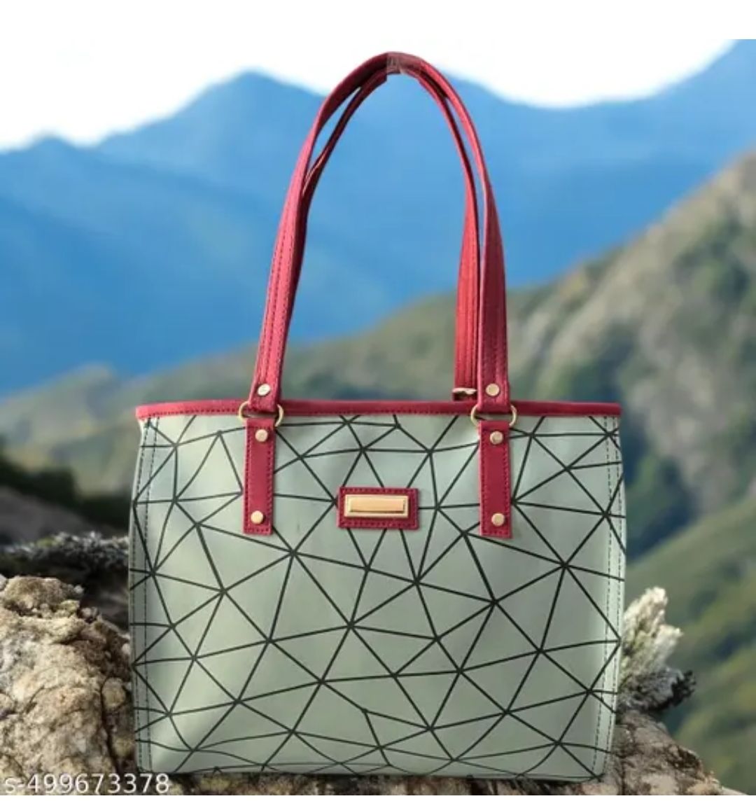 Alluring hand bag